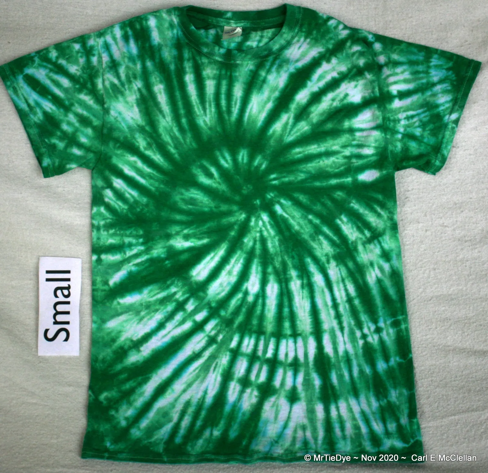 Adult Small Tie-Dye Green Spiral Pour Dye tee